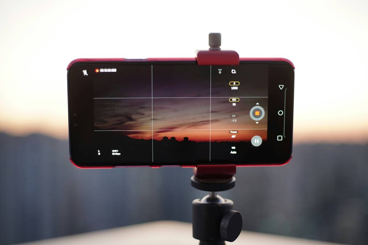 travel kit for smartphone vlogging